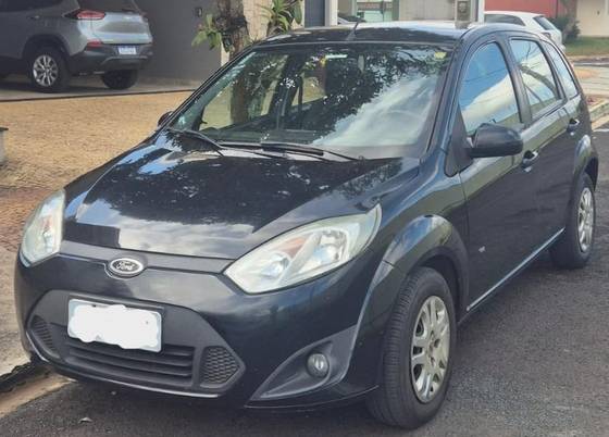 FORD FIESTA 1.6 ROCAM SE 8V FLEX 4P MANUAL FORD FIESTA 1.6 ROCAM SE 8V FLEX 4P MANUAL